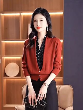 假两件波点V领针织衫女开衫长袖宽松显瘦秋冬新款气质上衣红#舒适健身穿搭 #活力运动套装