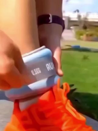 跑步不练腿, 迟早会后悔, 使用合适重量的沙袋负重跑步可以在短时间内增强小腿与大腿肌肉力量。#健身训练 #负重沙袋#沙袋#沙袋负重训练 #沙袋训练