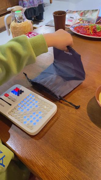 出门带一个打发时间又动手动脑的玩具~~坐高铁或者出去吃饭等餐的时候,把这个拿出来消磨一下时间,省妈又益智!!收拾起来小巧、不占地方,出门带很方便#计客积木 #新年礼物 #益智玩具