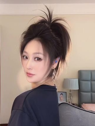 真是谁梳谁好看,超级实用,美得毫不费力~已经被我焊在头上了! #精致女人必备 #头饰发饰 #简单好看发型 #羽毛抓夹