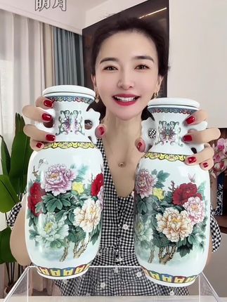 杏花村花开富贵收藏酒 礼盒包装两大瓶,景德镇高端陶瓷,每一瓶1000毫升,53度清香型,只要79块9,花开富贵,富贵吉祥,寓意特别特别好,特别适合收藏摆柜,送人送礼#好酒推荐 #白酒#超便宜超划算 #杏花村#清香型的白酒