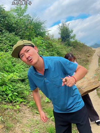 #上热门 明明是你们主动喊我吃,还想让我拿一半的钱,你以为我想不到办法收拾你们啊#农村生活 #乡村美食 #老豆皮 #乡村味道