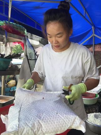 孩子来了,不仅心情愉悦,还能招财☺️暑假正式开始,你们的生意好起来了吗?我这边稍微忙一点了,以前糯米笋都是用三包,现在要用四包或者五包才够,¥19.9发六斤的糯米笋,这一次我拍了三单,用来搭配肉丝肉片腊肉都是很下饭,很畅销的,免泡免切,来不及的时候用它真的很省时间#摆摊人 #餐饮人