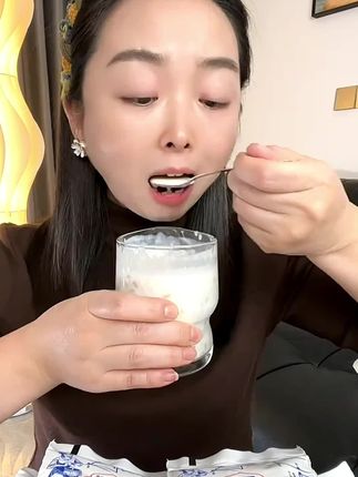 牧天下嚼酸奶草莓黄桃白桃青提蓝莓燕麦+椰果酸奶整箱170g10袋
