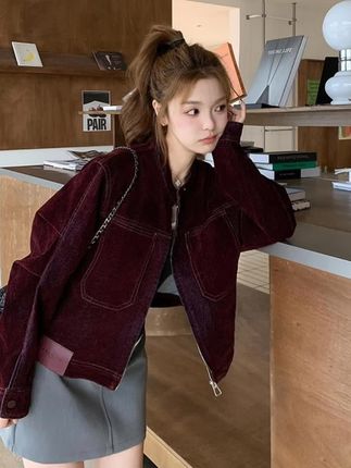 复古红色丝绒夹克外套高级感时尚小个子超好看上衣#外套穿搭 #穿搭小心机 #日常搭配