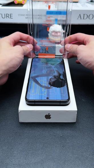 让你见识一下#荣耀WinRT 装上瀑布铠甲,防爆防摔,搭配#无尘贴膜舱 一盖一拉轻松好贴无压力!无气泡无白边不翘边!#荣耀Win #钢化膜 #产品展示