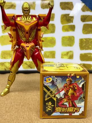 给儿子买的#奥特曼 变形魔方,没想到儿子这么喜欢,不需要一块一块拼装起来,全部关节连接#玩具 #男孩玩具 #拼装模型