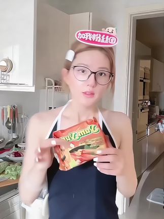 露思同款泡面来啦~#赵露思 #赵露思直播 #赵露思同款泡面 #赵露思同款零食