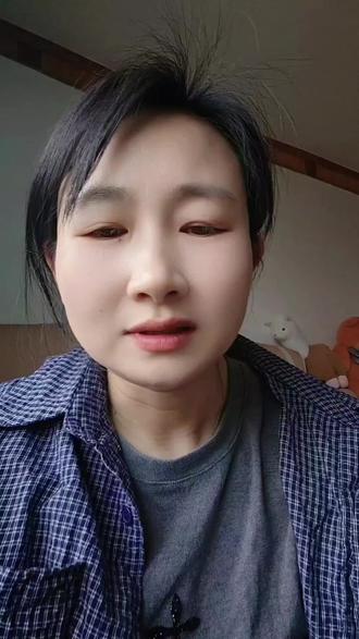 我想问一下广西的网友,你们那个榴莲真的这么便宜吗?居然还有九块九一斤的#广西 #榴莲 #榴莲价格 #榴莲爱好者