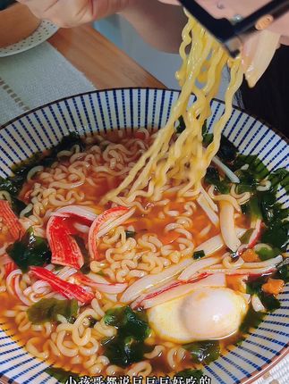 #不倒翁 真乌龙面,海鲜味十足。#小孩哥 都爱吃,现在还有小金碗,趁划算捉紧囤!#乌龙面 #灵魂宵夜 真#懒人美食
