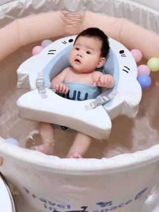 这个免安装的 游泳泡澡桶,在家给孩子用,真的太方便了!干净卫生又省钱!折叠收纳也不占地方!每次游泳后,睡得都超香!特别是家有#二月闹 的宝宝,一定要多游泳!你真的会收获一个乖宝宝#宝宝洗澡 #可折叠泡澡桶家用#新生儿#母婴好物