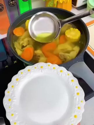 #创作灵感 用勺子撇沫太不方便了,这个#打沫勺 就很好用了,细密的网孔,撇油打沫都可以,还可以过滤油渣豆浆渣#滤油勺 #打沫勺304不锈钢的材质 #浮沫勺 @DOU+小助手 @巨量千川