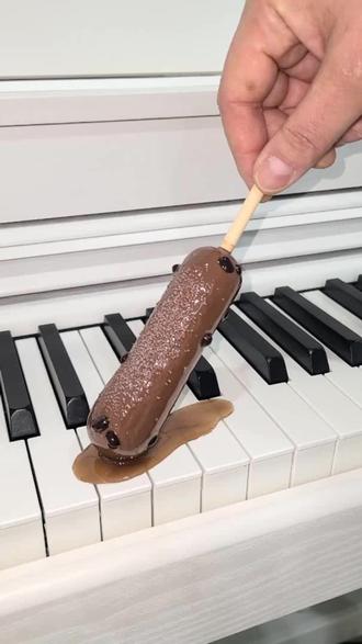 ·笔尖盛宴· 这块冰淇淋,在大太阳底下晒一年也不会化!但这咬不动的美味,竟然是一笔一笔画出来的?#装置艺术 #手工 #3d画笔 #手工达人 #艺术