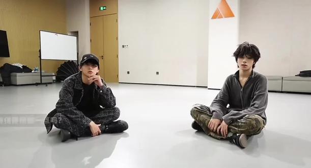 有生之年我居然听到穆祉丞叫了王橹杰的名字,我不行了吧,这个新年音乐会纪录片我看的要晕过去了啊啊啊啊啊啊啊啊#橹穆