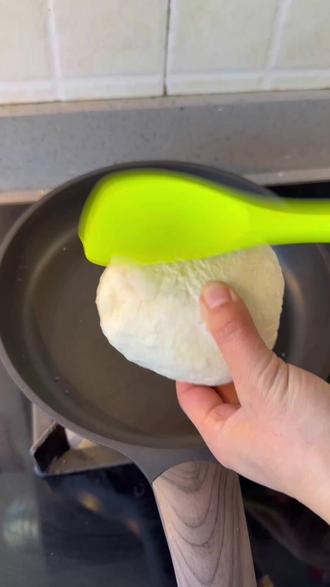 万物皆可恰巴塔 我强烈安利馒头恰巴塔 一定要加东北烤酸菜 潮汕牛肉丸 真的巨巨好吃 牛肉Q弹#抖音美食 #恰巴塔神仙吃法 #滑蛋恰巴塔#早餐吃什么