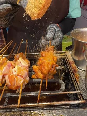 我吃变态辣🥵 微微辣😊
微辣😋
中辣😅
变态辣🥵
#六盘水美食 #销魂鸡腿 #笑笑穷吃 #小吃 #贵州烧烤