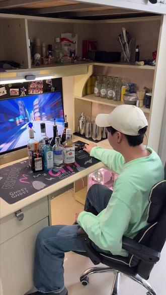 在宿舍有酒就这么拍 #影石acepro #运动相机 #快来和朋友一起拍中二吃饭转场 #宿舍 #鸡尾酒
