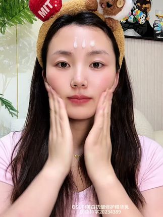 被闺蜜安头安利这款#美白抗皱修护精华乳 有了它水乳精华面霜都省了