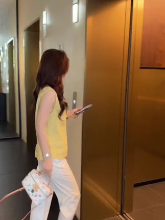 高级感两件套女装无袖背心小衫阔腿休闲裤时尚爆款套装#出游穿搭 #夏日穿搭 #无袖背心推荐 #阔腿休闲裤 #夏天该有的样子