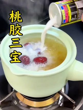 女孩子夏天别再抱着奶茶喝啦,快试试这个牛奶桃胶三宝羹吧#桃胶三宝 #仙女都在喝什么