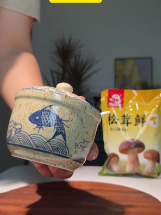 真没想到我居然为了一个调料罐买了这么多松茸鲜!配料只有松茸菌菇等提取物,大人孩子也能放心吃