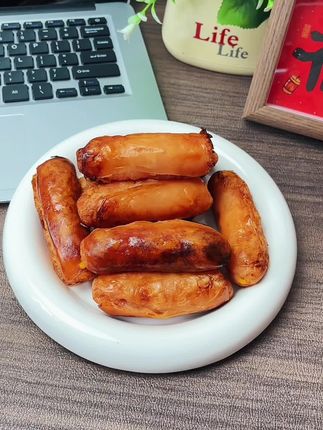 在家也能实现#烤肠 自由了,有食欲吧,滋滋冒油,真的太香了 #肉肠 #火山石烤肠 #脆皮烤肠 #孩子早餐吃什么