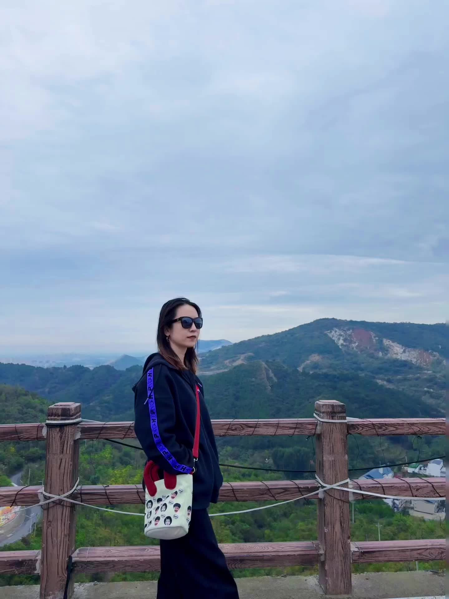说走就走,3小时车程换满心欢喜,值得专程奔赴的,从来不止面包,是山路弯弯间的自然旋律,上山吸一下新鲜空气,玩一圈回家~