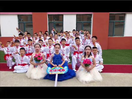 城西小学师生同心聚力,携手前行,秉持筑梦城西,自强不息,凝心聚力,勇创佳绩的信念,全力以赴书写城西学子当自强!