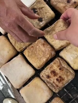 老板些快来吃点豆腐干了#地方特色美食 #儿时味道 #小时候味道 #大方手撕豆腐 #民间传统美食