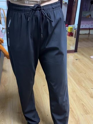 这个裤子穿上真的是太舒服了,穿上冰冰凉凉的还不粘身,男女款都有,喜欢的宝贝赶快下单吧#冰凉裤#小雪好物分享