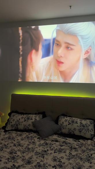 独居幸福感 Top1!这台迷你投影仪让小单间秒变影院! #投影仪 #投影仪家用 #投影仪家用推荐 #投影仪家用卧室 #手机投屏