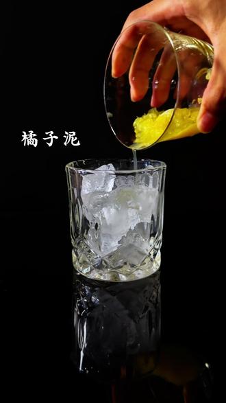 你永远无法叫醒一个装睡的人,就像你无法感动一个不爱你的人!#调酒 #自制饮品 #方言 #变身就得来点与众不同的 #快来一起尝个鲜