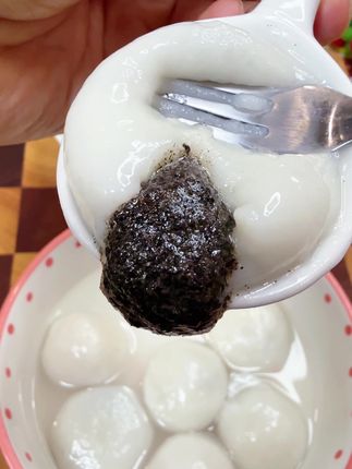 从小吃到大的#龙凤汤圆 终于来活动了!个个皮薄馅大甜的咸的都有!#美食分享#童年的味道 #大人小孩都爱吃#汤圆