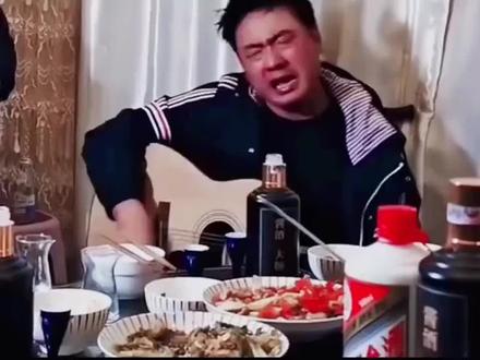 #真实生活分享计划 海来阿木对《阿果吉曲》的情感真的让人动容#海来阿木@海来阿木(5月2日巡演澳门) @DOU+小助手