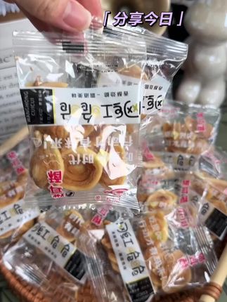 还记得小时候最爱的猫耳酥吗?薄脆小花片,小吃美味无穷#休闲零食分享#休闲零食