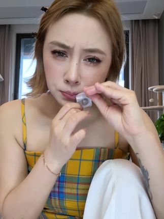 姐妹们卡乐芙半年抛来了哦! 上眼水汪汪亮晶晶的而且到手12盒半年抛够我们戴很久很久啦~