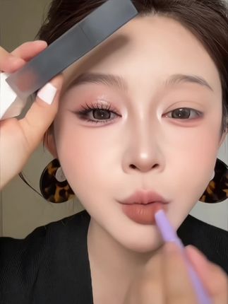 卡梅拉新品雾面哑光口红,很高级!不挑皮!黑黄皮北鼻们闭眼入!怎么涂都好看真的爱疯了!!!#哑光唇釉 #口红试色 #卡梅拉口红 #好物推荐🔥 #大容量唇泥