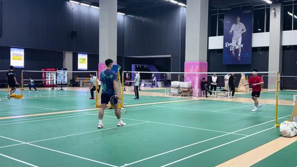 腰王郑思维v影帝周天成,最后一球秀到了😁😁
#羽毛球 #郑思维 #周天成