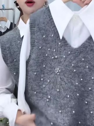 #视频同款 #洋气穿搭 V领马甲新款2025百搭时尚闪亮烫钻宽松无袖套头叠穿毛衣坎肩上衣#品质女装 #洋气上档次 @上热门🔥🔥🔥 @上热门🔥🔥🔥