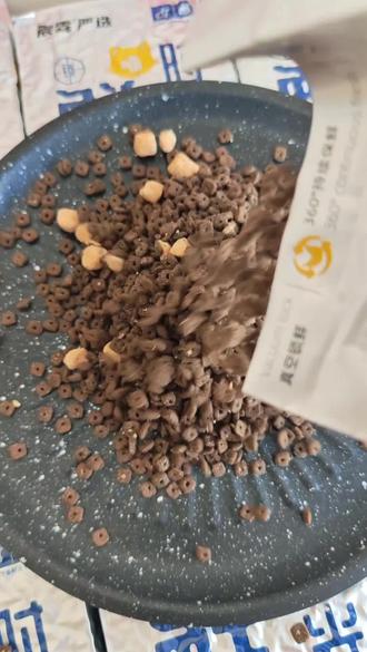 震霖严选时光全价冻干猫粮,360度持续锁鲜,获得中国农业科学技术支持,给毛孩子吃我超放心。#养猫的乐趣 #震霖猫粮 #猫粮推荐 #鲜肉猫粮#毛孩子的日常