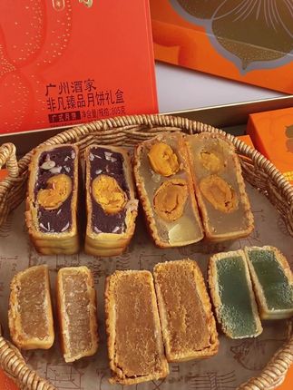 吃了好几年的 #广州酒家月饼 老牌子老味道,爸妈赞不绝口,今年#中秋节 #月饼 又提前买了好几盒,送人很有面子#中秋礼盒 #中秋月饼 #中秋送礼 #月饼礼盒