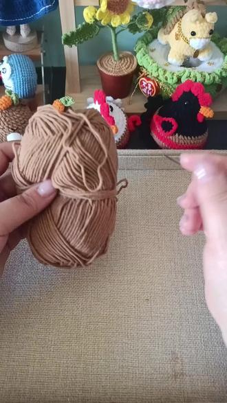 下蛋鸡教程 第一集
R1-R4(头部)
姐妹们快来收藏学起来吧,图解是一位纤纤手作姐妹分享的图解。
后续部分会陆续剪辑上传,谢谢大家的关注和喜欢
第一次录制视频不足之处请谅解
有哪里没录制清楚的,欢迎大家在评论区给出建议哦。#钩织教程#钩织 #我的钩织日常