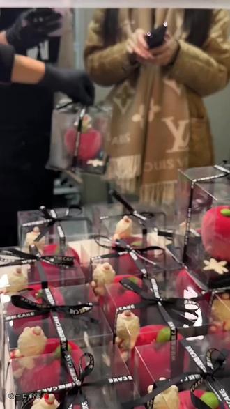 幸福就是一个红苹果#苔条玉露茶青苹果蛋糕 #圣诞节的仪式感 #圣诞节礼物