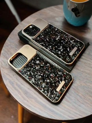 新款锻造纤维纹适用苹果16ProMax手机壳15PM无边框金属香薰磁吸壳