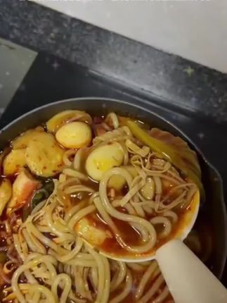 云南风味4包料正宗过桥米线鲜香顺滑送勺子包邮售后有保障 云南风味4包料正宗过桥米线鲜香顺滑送勺子包邮售后有保障#过桥米线 #米线 #速食米线