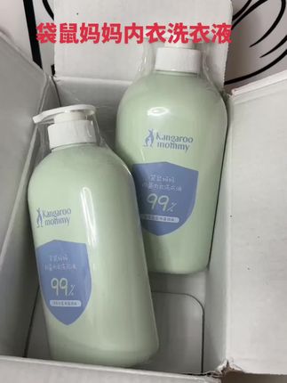 孕期分泌物多,咱们个人卫生就一定要重视,全家人不可能都用一块肥皂洗的,这款孕妈专用的内衣清洗液,孕妈小宝可以放心用,成分温和不伤手,还有淡淡的果香味~#袋鼠妈妈#内衣洗衣液 #母婴好物推荐