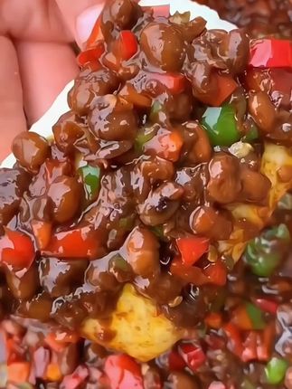 老乡们,多久没吃过咱老家的西瓜酱豆了?配上刚出锅热腾腾的馒头,太香啦#西瓜酱豆 #酱豆子 #豆豉#那些记忆深处的味道