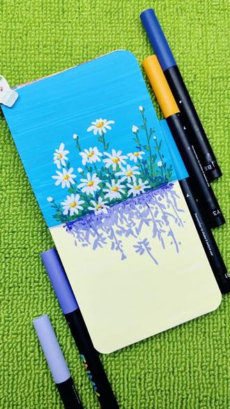 丙烯马克笔绘画之墙上小雏菊 丙烯马克笔画小雏菊,新手也能一次成功!快来一起画画吧#跟着抖音学画画 #春天的色彩 #没点艺术细胞刷不到 #小雏菊 #学画画