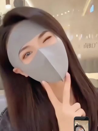夏天出门骑车自从戴上这个防晒脸基尼口罩以后再也不担心晒黑晒出斑了,它可以全脸防护,冰丝面料一点也不闷,夏天一定要多囤几个#脸基尼 #防晒面罩#防晒口罩#护眼角口罩#出门必备