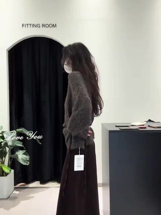 很御姐很高级的一双~自带气场和时髦感#张予曦毕雯珺真拍了红裙抱 #深情眼 #张予曦 #毕雯珺